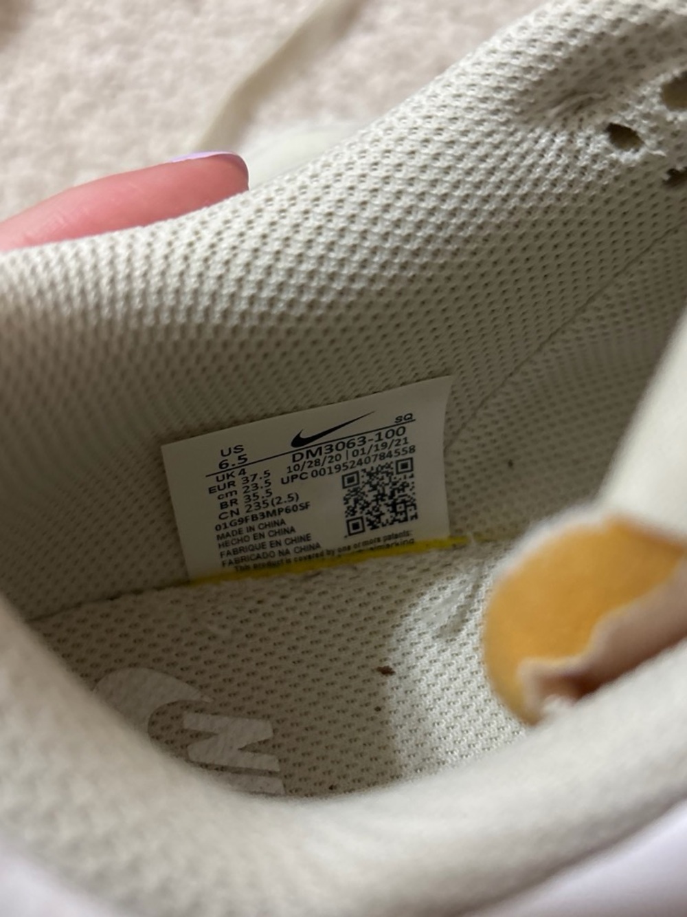 Nike Low-Top Sneakers in White, Sage Green and Tan - Picture 4 of 4